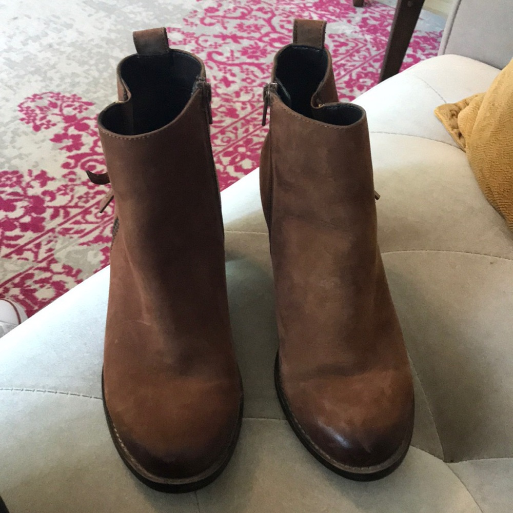 Steve Madden booties!